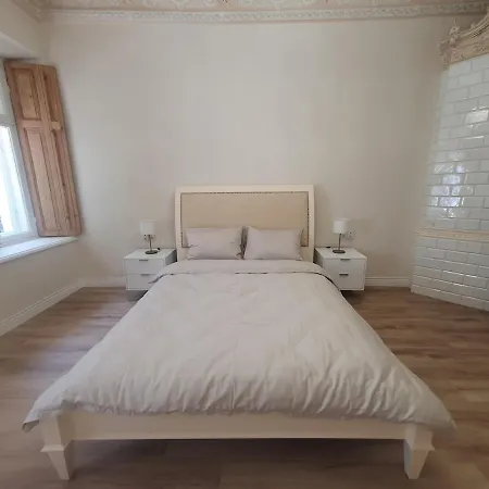 Large, New In The Historic Centre Apartment *